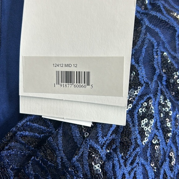 Mac Duggal 12412 NWT LONG SLEEVE RUCHED SEQUINED V-NECK GOWN - Picture 12 of 12